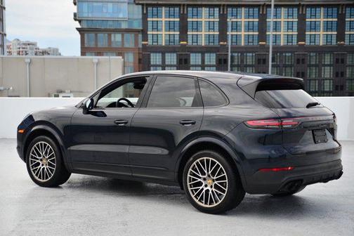 2023 Porsche Cayenne Platinum Edition