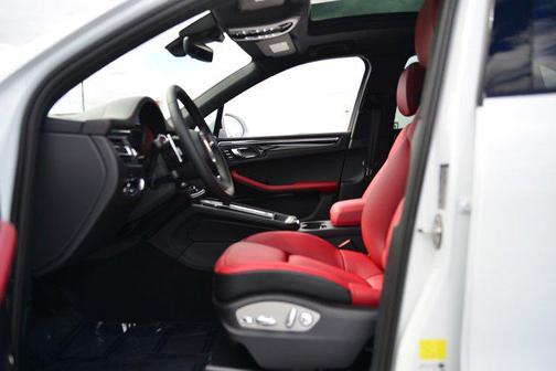 2026 Porsche Macan AWD