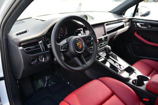 2026 Porsche Macan AWD