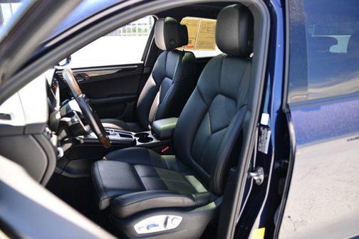 2021 Porsche Macan Base