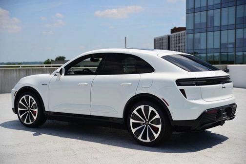 2025 Porsche Macan Turbo