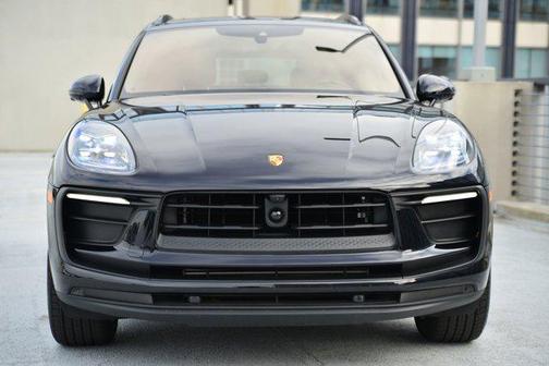 2025 Porsche Macan AWD