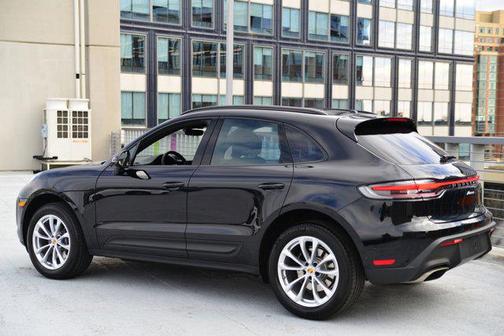 2025 Porsche Macan AWD