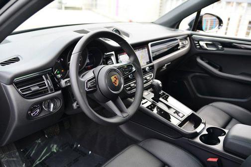 2025 Porsche Macan AWD