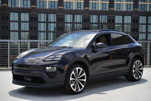 2025 Porsche Macan Base