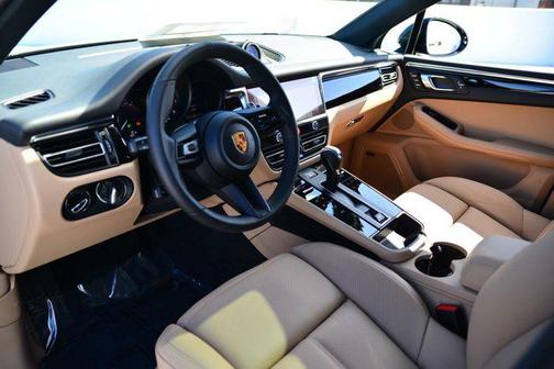 2025 Porsche Macan AWD