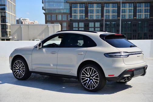 2025 Porsche Macan AWD