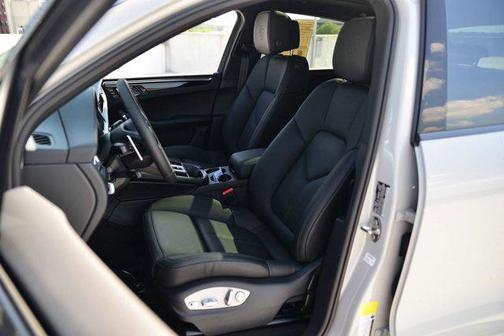 2025 Porsche Macan AWD