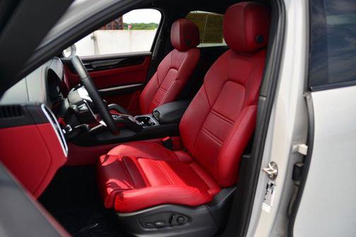 2022 Porsche Cayenne Platinum Edition