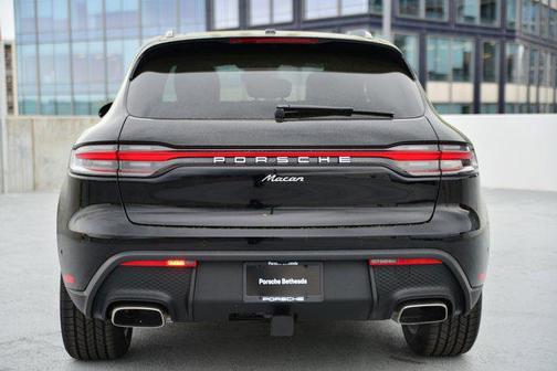 2025 Porsche Macan Base