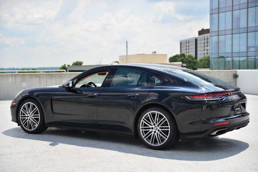 2022 Porsche Panamera 4