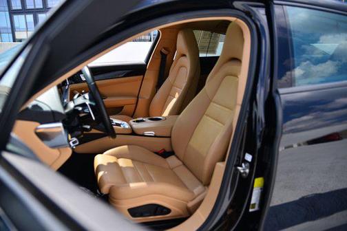 2022 Porsche Panamera 4
