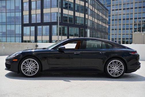 2022 Porsche Panamera 4