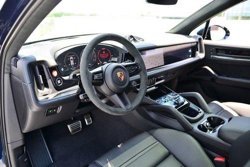 2025 Porsche Cayenne GTS