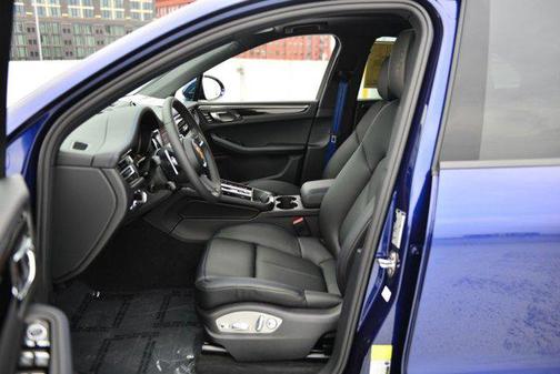 2025 Porsche Macan AWD