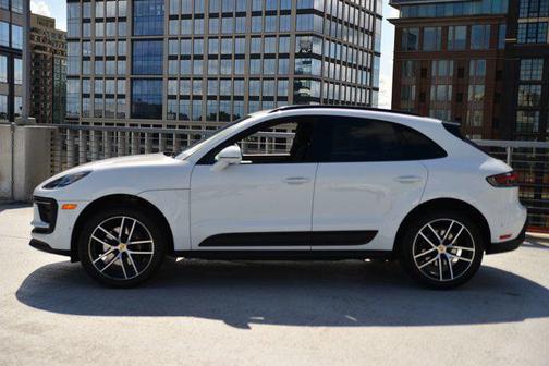 2025 Porsche Macan AWD