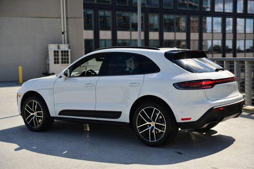 2025 Porsche Macan AWD