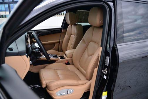 2021 Porsche Macan Base