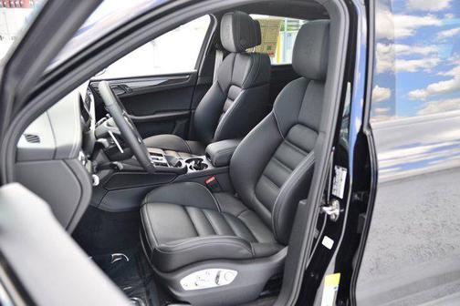 2025 Porsche Macan AWD