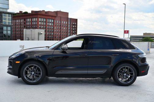 2025 Porsche Macan AWD