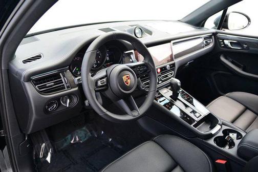 2025 Porsche Macan AWD