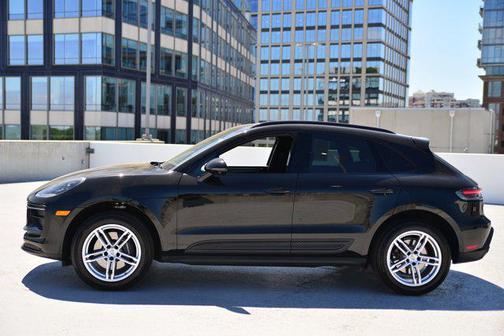 2025 Porsche Macan Base