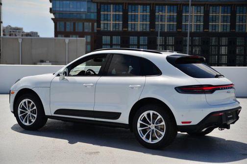 2025 Porsche Macan Base