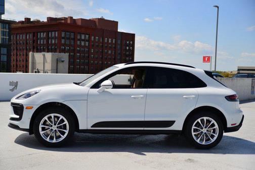 2025 Porsche Macan Base