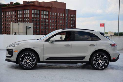 2025 Porsche Macan AWD