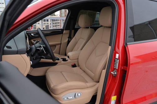 2025 Porsche Macan AWD