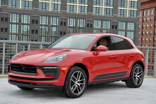 2025 Porsche Macan AWD
