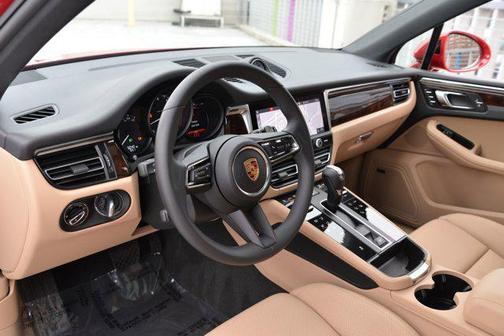 2025 Porsche Macan AWD