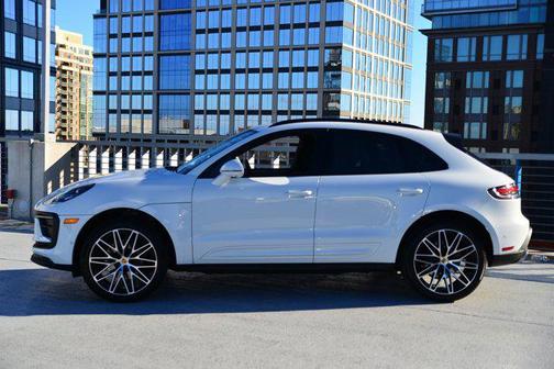 2025 Porsche Macan AWD