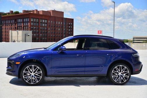 2025 Porsche Macan AWD