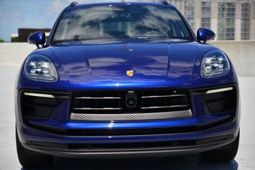 2025 Porsche Macan AWD