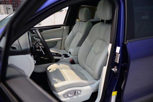 2022 Porsche Macan Base