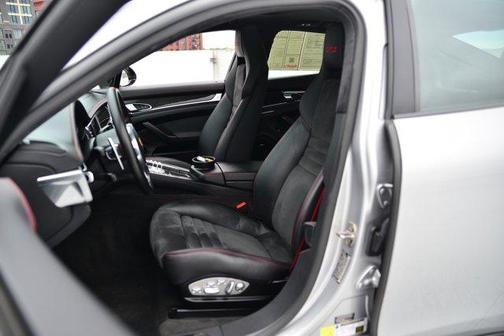 2016 Porsche Panamera GTS