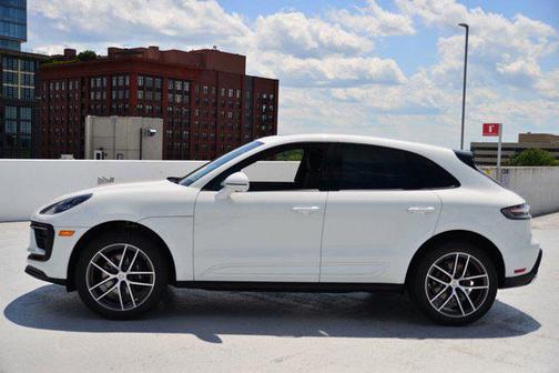 2025 Porsche Macan AWD