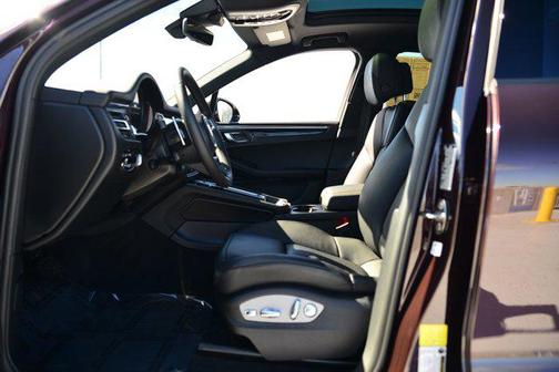2025 Porsche Macan AWD