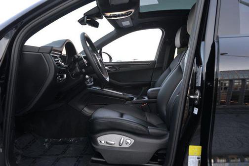 2025 Porsche Macan AWD