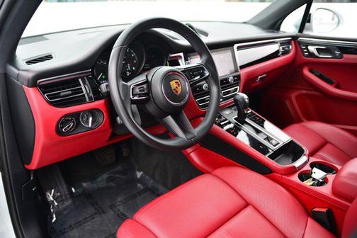 2022 Porsche Macan Base