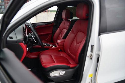 2022 Porsche Macan Base