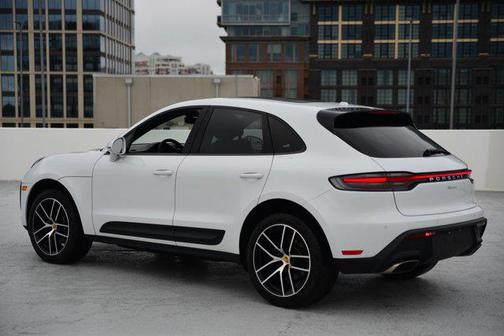 2022 Porsche Macan Base