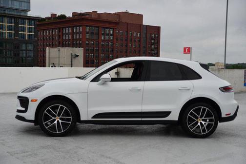 2022 Porsche Macan Base