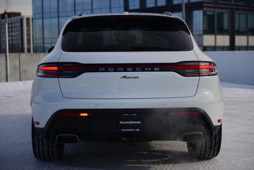 2025 Porsche Macan Base