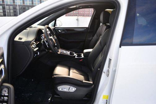 2025 Porsche Macan AWD