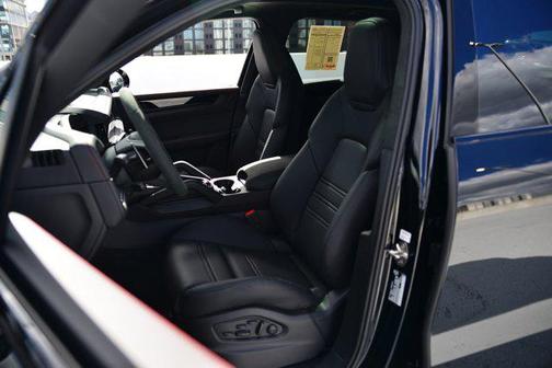 2026 Porsche Cayenne GTS