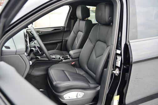 2025 Porsche Macan AWD