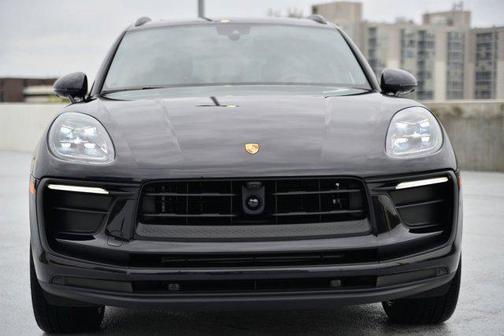 2025 Porsche Macan AWD