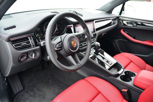 2025 Porsche Macan AWD